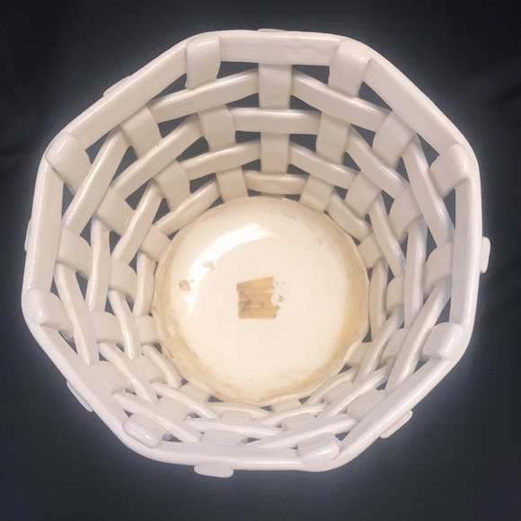 Vintage NapcoWare Made in Spain White Ceramic Lattice Woven Basket/Plant Holder - Picture 2 of 9